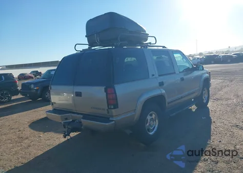 2000 Chevrolet Tahoe Z71 z USA, uszkodzony, nr VIN 1GNEK13R3YR119515